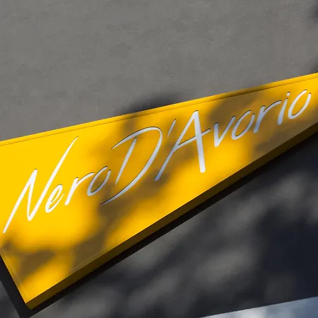 Nero D'avorio & 4*
