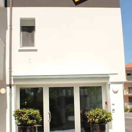 Aparthotel Nero D'avorio & 4*