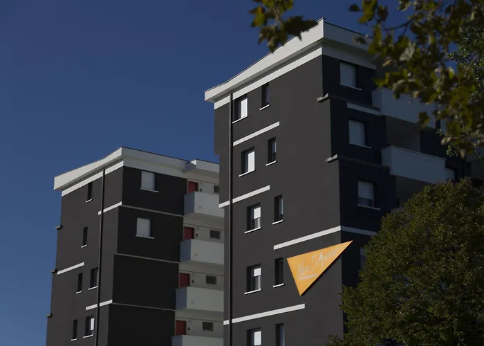 מלון דירות Nero D'avorio & 4*